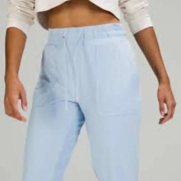 Lululemon Beyond the  Studio Crop Blue Linen Swift Fabric 8 - Picture 1 of 15